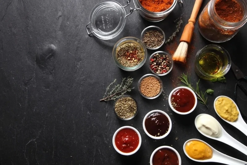 CONDIMENTS, SAUCES & OILS