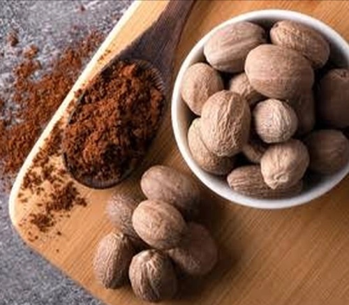 Whole Nutmeg Kernels and Fine Ground Spice for Commercial Food Processing