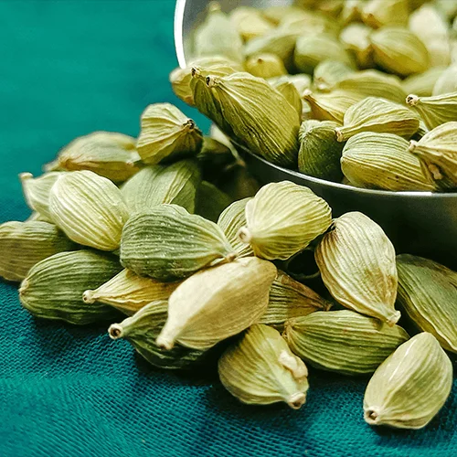 Premium Whole Green Cardamom Pods for Wholesale Food and Beverage image 2